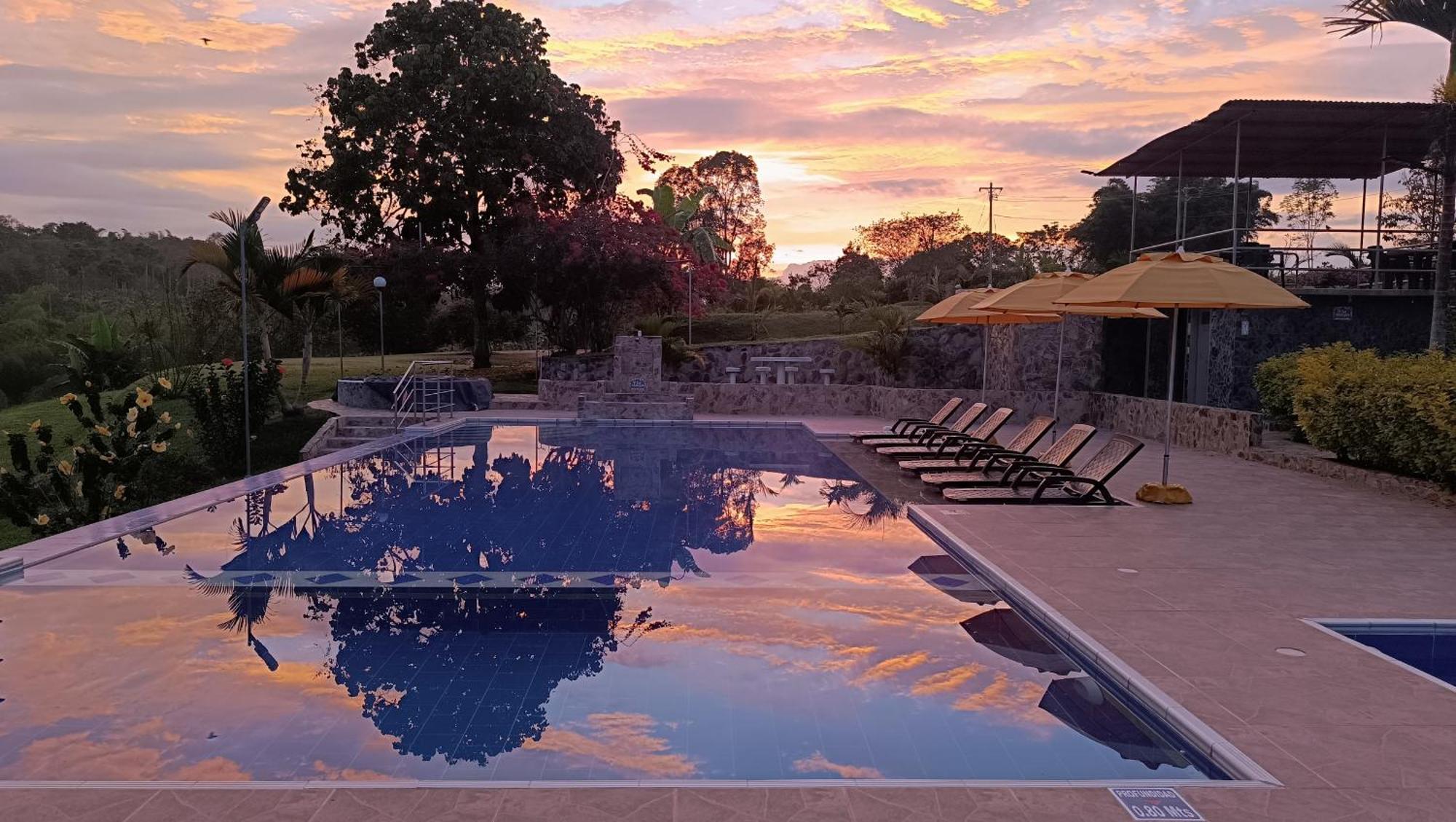 Hotel Campestre Los Mangos Quimbaya Eksteriør bilde